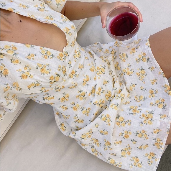 NWT Medium ASTR 100% Cotton Lovegrove Dress in White Yellow Floral $128 Revolve - Picture 10 of 15